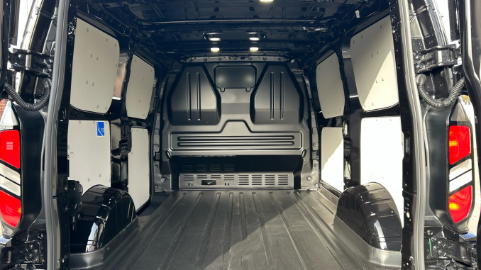 Ford Transit Custom 320 L1 Diesel Fwd 2.0 EcoBlue 136ps H1 Van Limited - Image 12